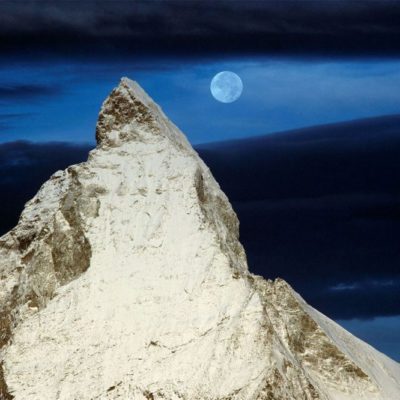 30 - Luna al tramonto dietro la vetta del Cervino