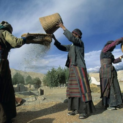 34 - Gesti millenari sull’aia a Lo Manthang